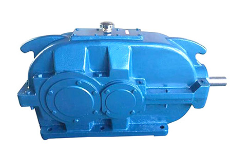 What are the performance aspects of the gear reducer?